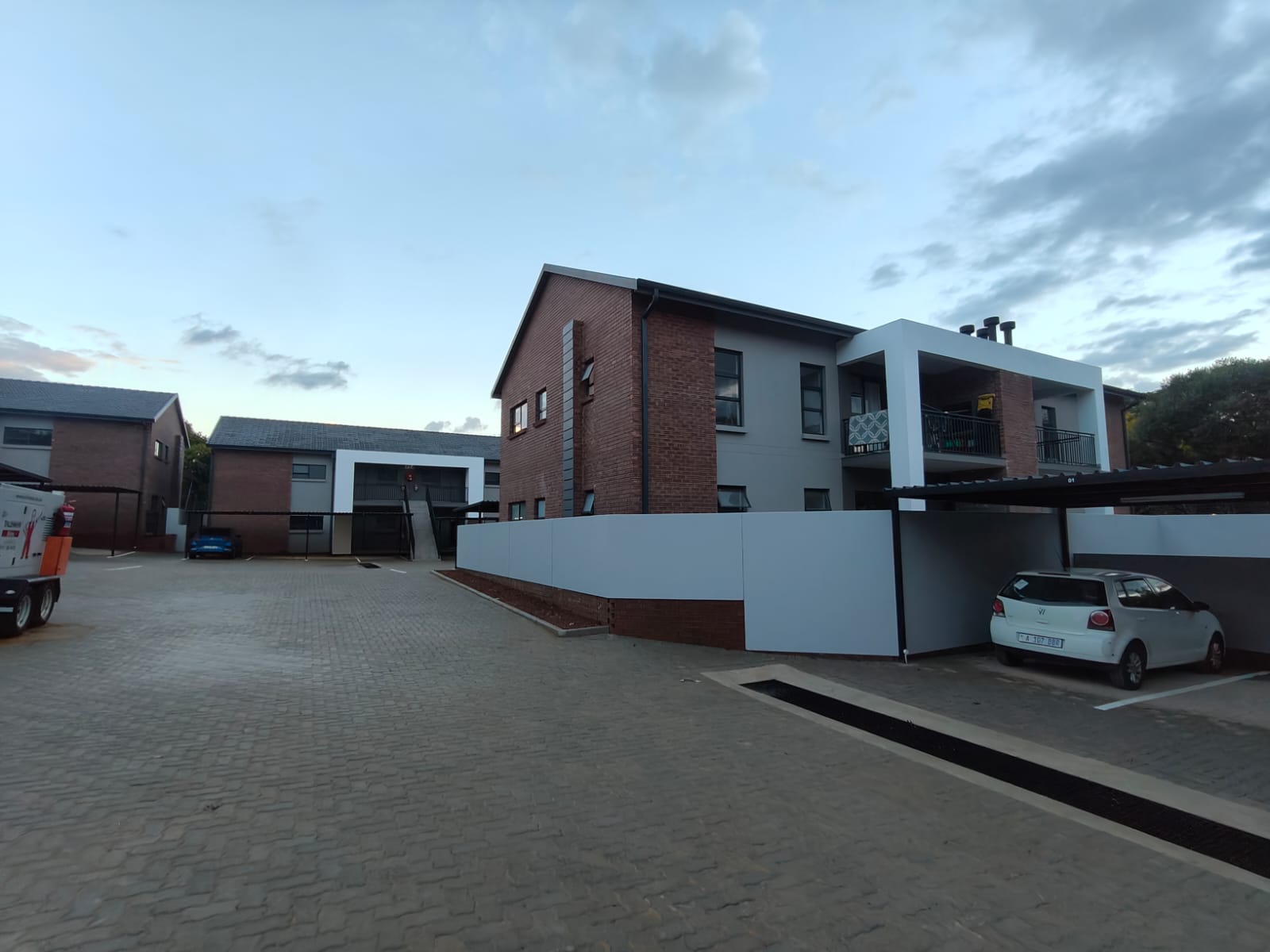 Makarios Premium Finishes